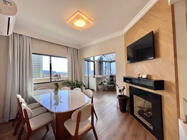 Cobertura / Penthouse com 203m² 2 quartos e 2 banheiros, à venda, no bairro Centro em Balneário Camboriú