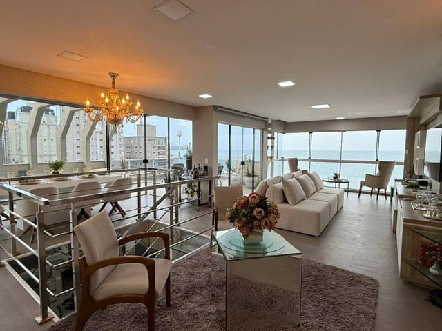 Cobertura / Penthouse com 576m² 4 quartos e 2 banheiros, à venda, no bairro Meia Praia em Itapema