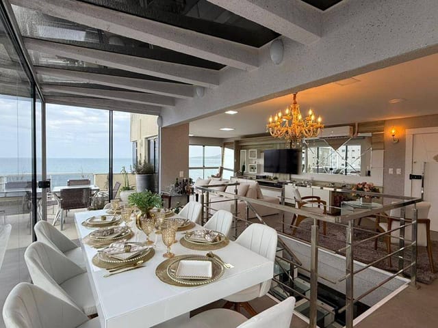 Cobertura / Penthouse com 576m² 4 quartos e 2 banheiros, à venda, no bairro Meia Praia em Itapema