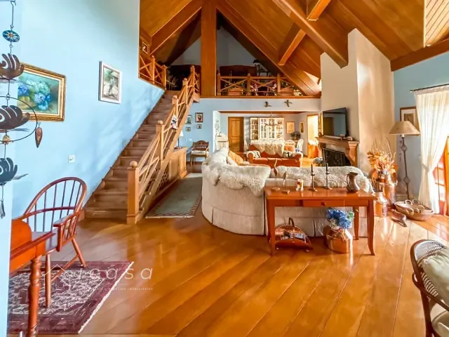 Cobertura / Penthouse com 315m² 3 quartos e 5 banheiros, à venda ou para alugar, no bairro Vila Inglesa em Campos do Jordão