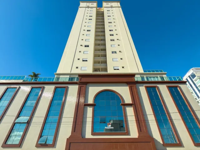 Cobertura / Penthouse com 251m² 3 quartos e 4 banheiros, à venda, no bairro Meia Praia em Itapema