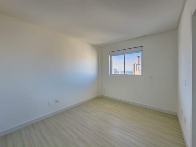 Cobertura / Penthouse com 251m² 3 quartos e 4 banheiros, à venda, no bairro Meia Praia em Itapema