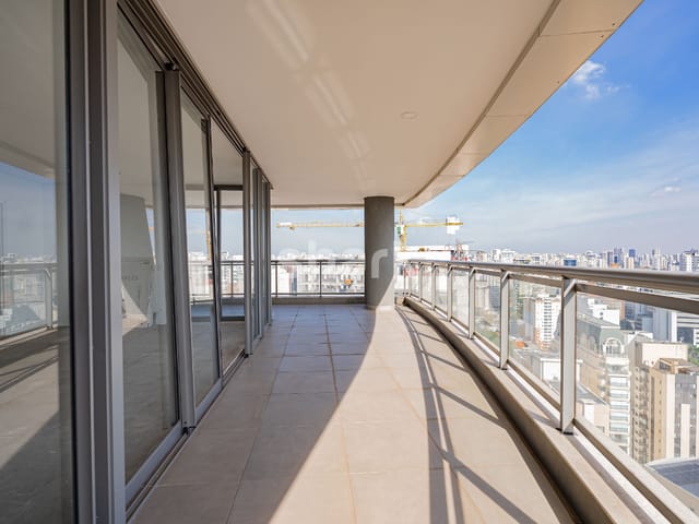 Cobertura / Penthouse com 378m² 4 quartos e 5 banheiros, à venda, no bairro Vila Nova Conceição em São Paulo