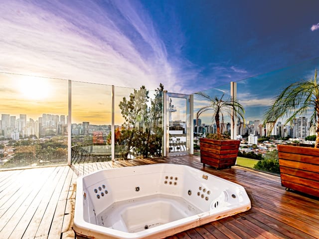 Cobertura / Penthouse com 420m² 4 quartos e 5 banheiros, à venda ou para alugar, no bairro Brooklin Novo em São Paulo