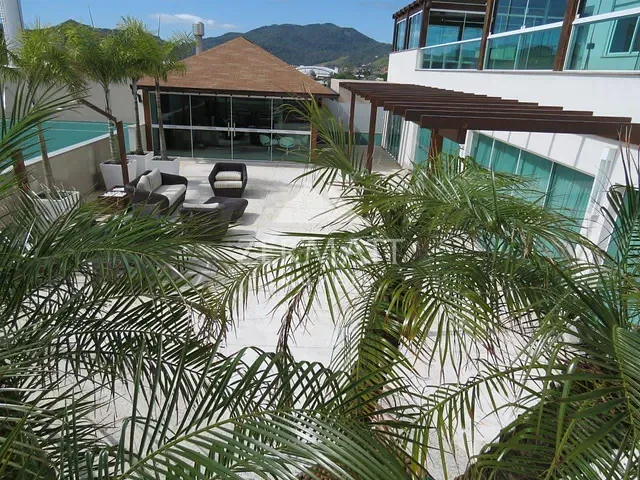 Cobertura / Penthouse com 550m² 3 quartos e 6 banheiros, à venda, no bairro Centro em Balneário Camboriú
