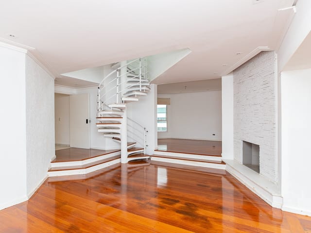 Foto do Cobertura / Penthouse - Cobertura duplex 400m² em Moema com piscina privativa, elevador exclusivo, 4 dormitórios, 3 suítes e 5 vagas, localização nobre próxima ao | Paulista Imóveis.