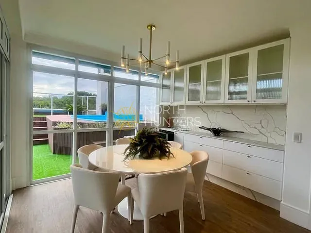 Cobertura / Penthouse com 328m² 4 quartos e 5 banheiros, à venda, no bairro Jurerê em Florianópolis