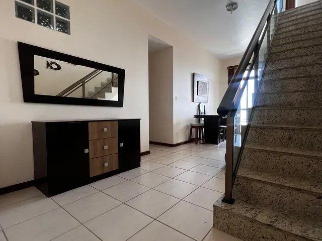 Cobertura / Penthouse 4 quartos e 3 banheiros, para alugar, no bairro Centro em Cabo Frio