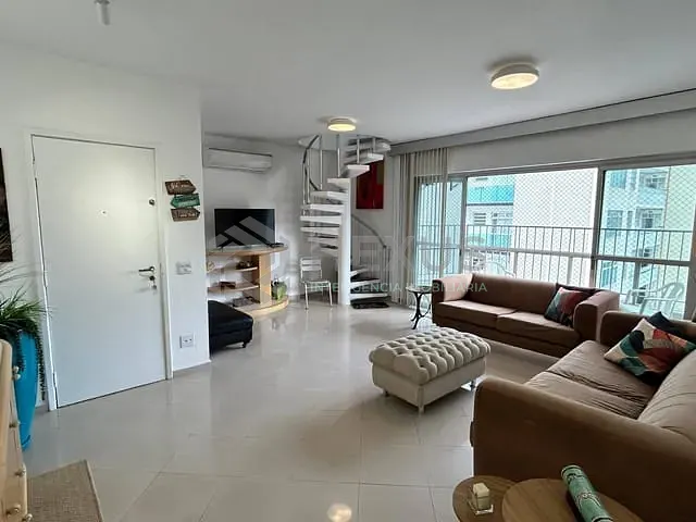Cobertura / Penthouse com 275m² 4 quartos e 4 banheiros, à venda, no bairro Pitangueiras em Guarujá