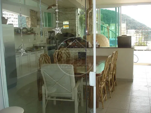 Cobertura / Penthouse com 400m², à venda, no bairro Centro em Guarujá