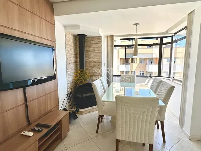 Cobertura / Penthouse com 165m² 3 quartos e 3 banheiros, à venda ou para alugar, no bairro Jurerê Internacional em Florianópolis