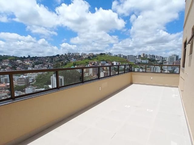 Cobertura / Penthouse 4 quartos e 4 banheiros, à venda, no bairro São Mateus em Juiz de Fora