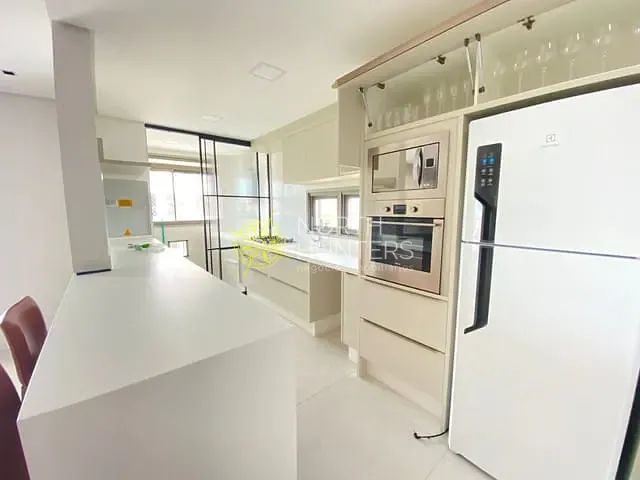 Cobertura / Penthouse com 230m² 3 quartos e 4 banheiros, para alugar, no bairro Jurerê em Florianópolis