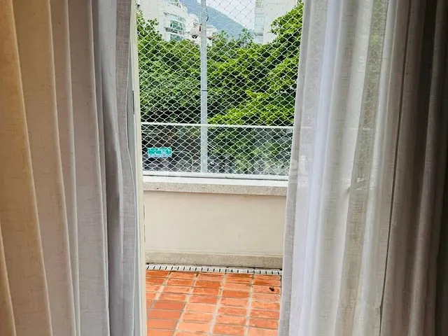 Cobertura / Penthouse 3 quartos e 2 banheiros, para alugar, no bairro Leblon em Rio de Janeiro