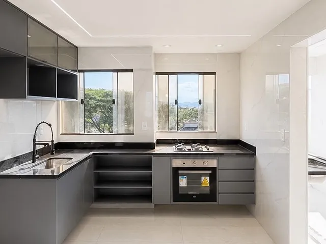 Cobertura / Penthouse 4 quartos e 4 banheiros, à venda, no bairro Lagoa em Macaé