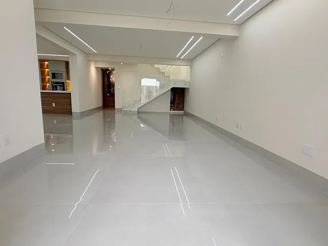 Cobertura / Penthouse 4 quartos e 4 banheiros, à venda ou para alugar, no bairro Praia Campista em Macaé