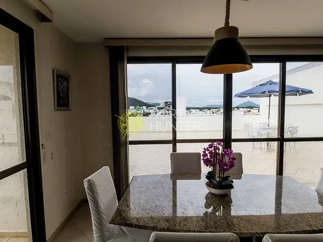 Cobertura / Penthouse com 220m² 2 quartos e 2 banheiros, para alugar, no bairro Jurerê internacional em Florianópolis