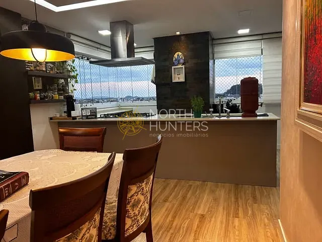 Cobertura / Penthouse com 120m² 3 quartos e 3 banheiros, à venda, no bairro Iririú em Joinville