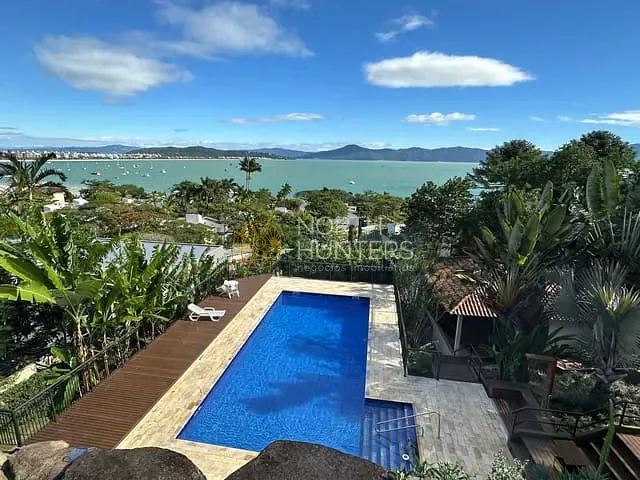 Cobertura / Penthouse com 246m² 3 quartos e 4 banheiros, para alugar, no bairro canajure em Florianópolis