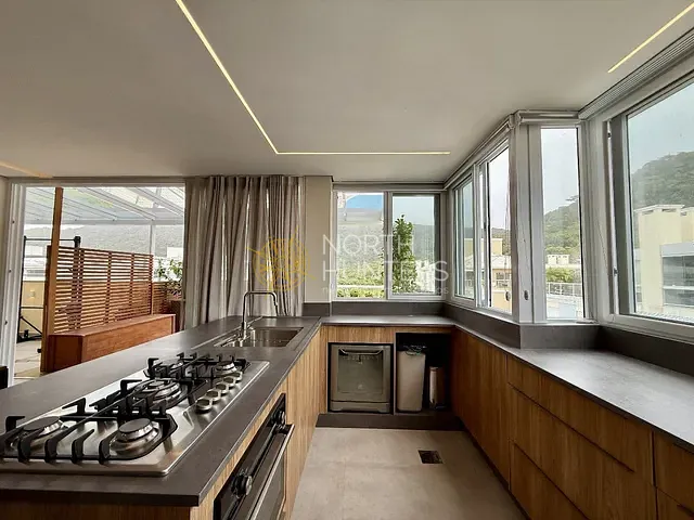 Cobertura / Penthouse com 183m² 3 quartos e 2 banheiros, à venda, no bairro Ingleses do Rio Vermelho em Florianópolis