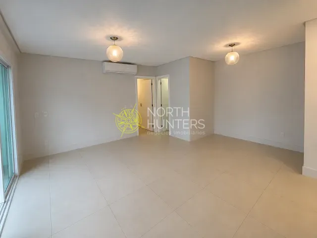 Cobertura / Penthouse com 256m² 3 quartos e 3 banheiros, para alugar, no bairro Jurerê em Florianópolis