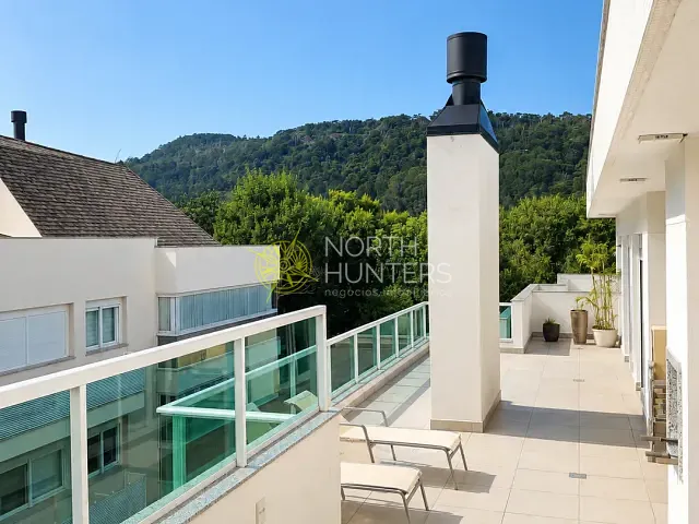 Cobertura / Penthouse com 256m² 3 quartos e 3 banheiros, para alugar, no bairro Jurerê em Florianópolis
