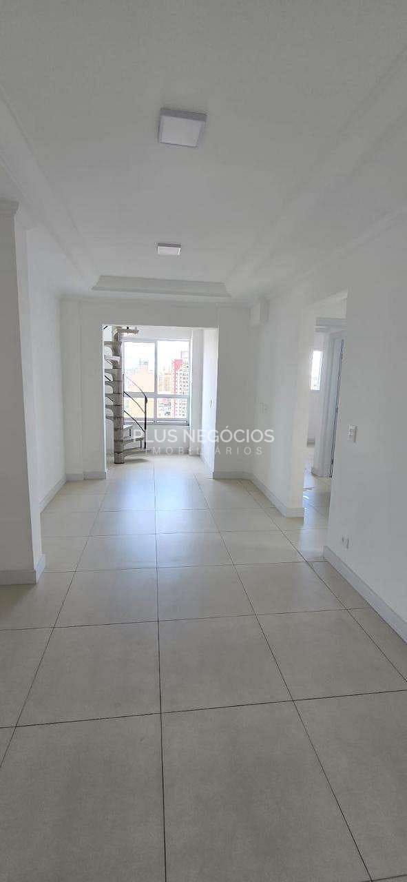 Cobertura à venda com 2 quartos, 130m² - Foto 2