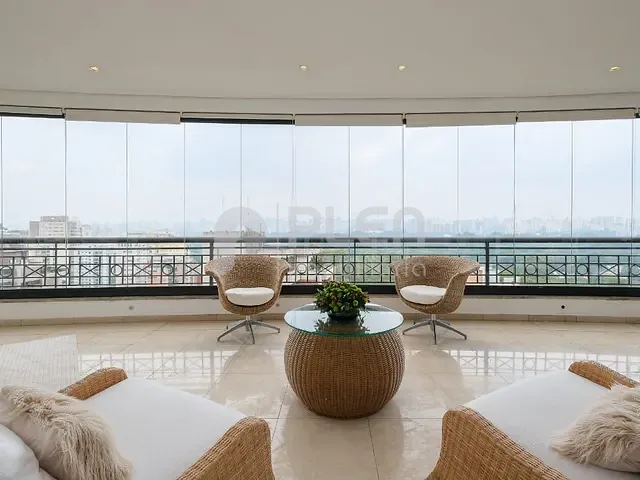 Cobertura / Penthouse 4 quartos e 5 banheiros, à venda, no bairro Vila Nova Conceição em São Paulo