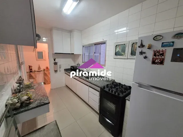 Cobertura / Penthouse com 211m² 3 quartos e 3 banheiros, à venda ou para alugar, no bairro Centro em Caraguatatuba