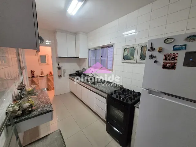 Cobertura / Penthouse com 211m² 3 quartos e 3 banheiros, à venda ou para alugar, no bairro Centro em Caraguatatuba