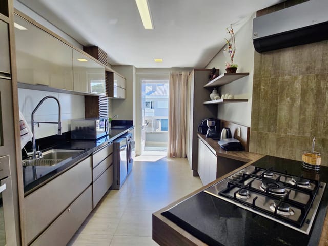 Cobertura / Penthouse com 309m² 3 quartos e 3 banheiros, à venda, no bairro Ingleses do Rio Vermelho em Florianópolis