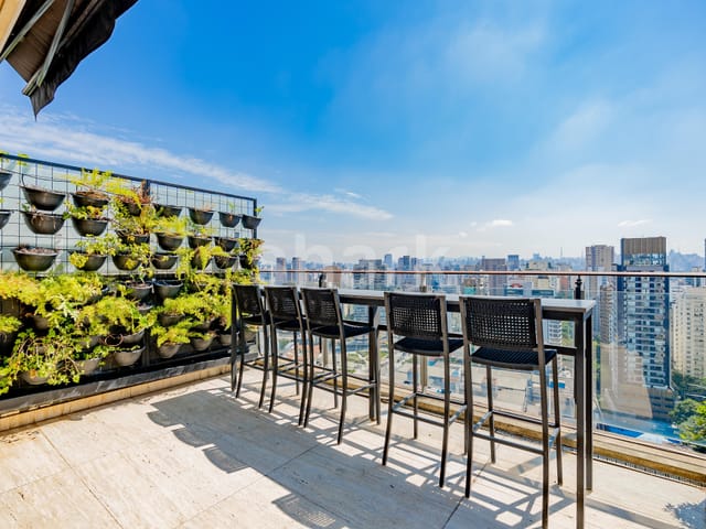 Cobertura / Penthouse com 192m² 1 quarto e 2 banheiros, à venda ou para alugar, no bairro Vila Nova Conceição em São Paulo