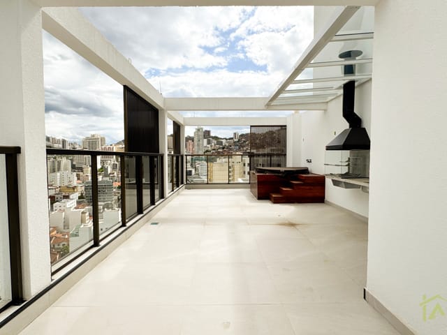 Cobertura / Penthouse com 474m² 4 quartos e 3 banheiros, à venda, no bairro São Mateus em Juiz de Fora