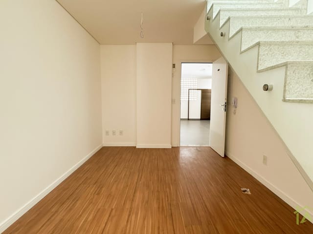 Cobertura / Penthouse com 365m² 4 quartos e 4 banheiros, à venda, no bairro São Mateus em Juiz de Fora