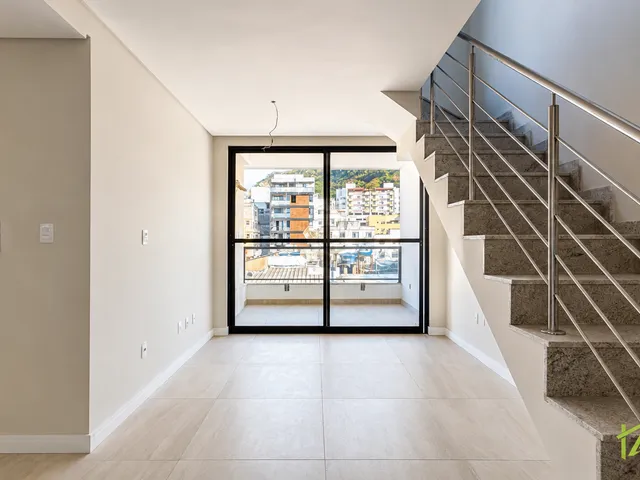 Cobertura / Penthouse 4 quartos e 3 banheiros, à venda, no bairro Vale do Ipê em Juiz de Fora