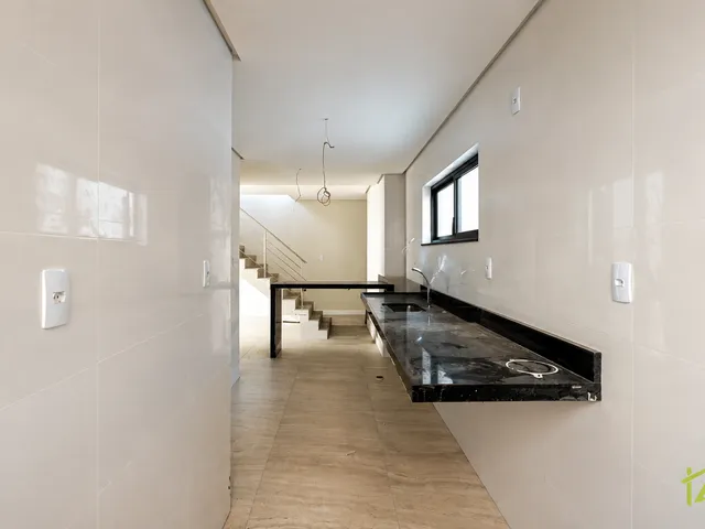 Cobertura / Penthouse 4 quartos e 3 banheiros, à venda, no bairro Vale do Ipê em Juiz de Fora