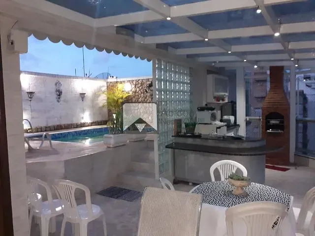 Cobertura / Penthouse com 320m² 4 quartos e 2 banheiros, à venda, no bairro Icaraí em Niterói