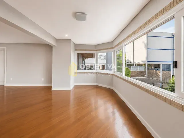 Cobertura / Penthouse 4 quartos e 2 banheiros, à venda ou para alugar, no bairro Bela Vista em Porto Alegre