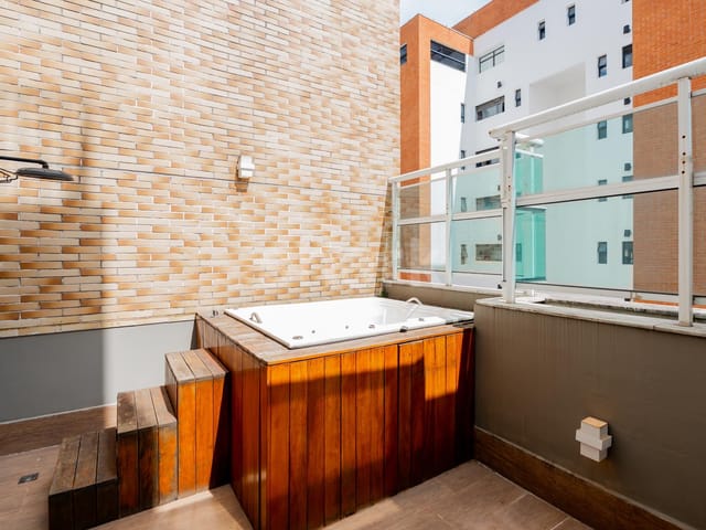 Cobertura / Penthouse com 260m² 4 quartos e 6 banheiros, à venda ou para alugar, no bairro Moema em São Paulo