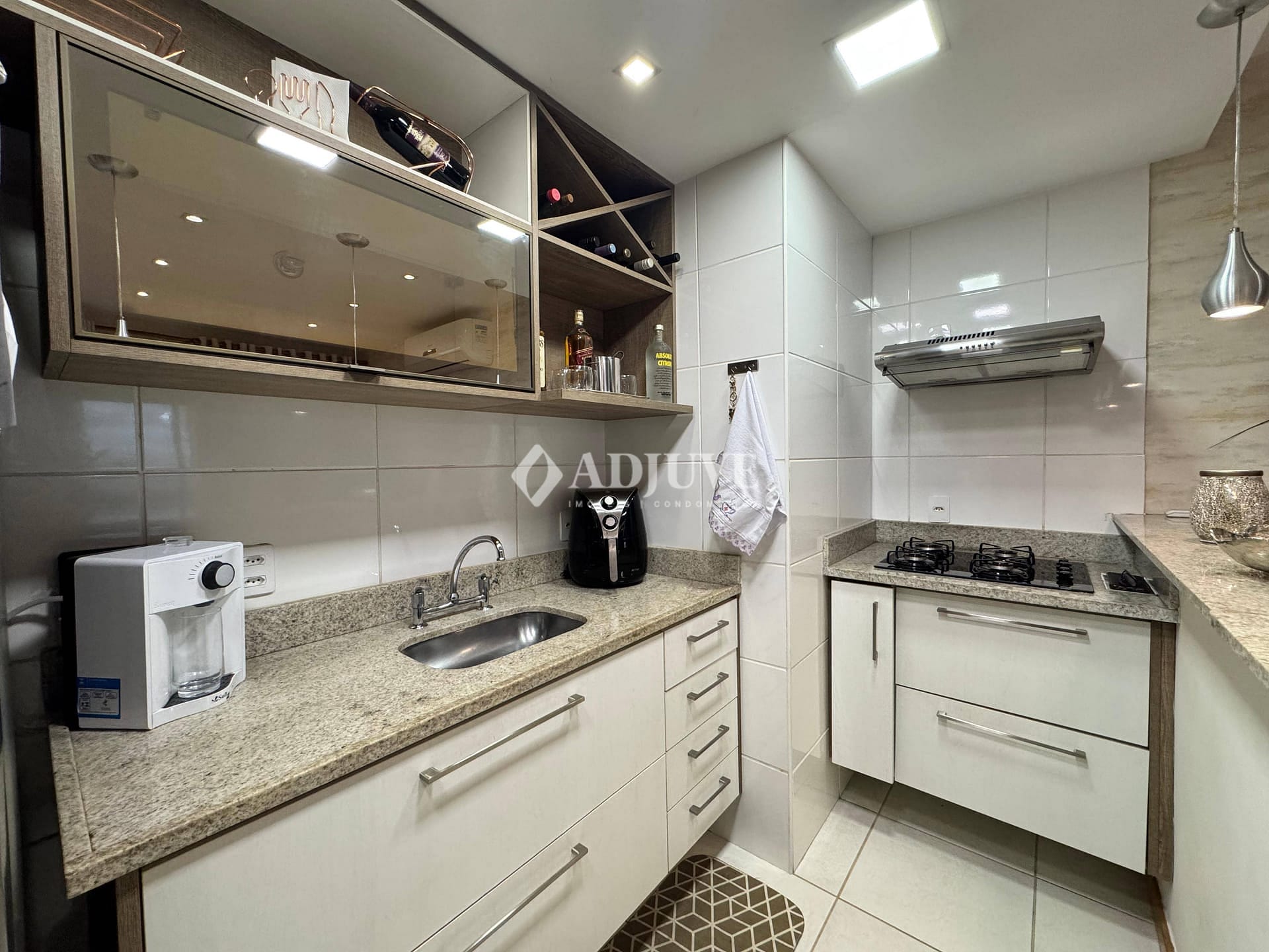 Cobertura à venda com 2 quartos, 70m² - Foto 3