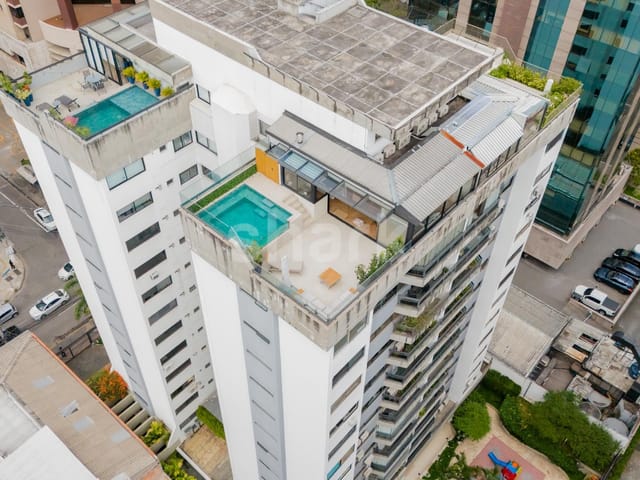 Cobertura / Penthouse com 246m² 4 quartos e 4 banheiros, à venda ou para alugar, no bairro Itaim Bibi em São Paulo