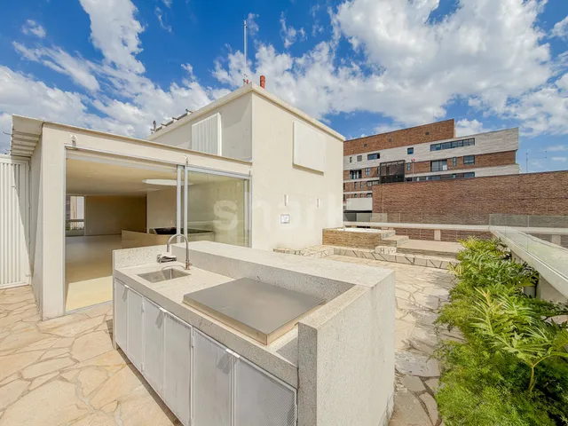 Cobertura / Penthouse 4 quartos e 3 banheiros, à venda ou para alugar, no bairro Jardim Paulista em São Paulo