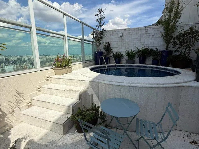 Cobertura / Penthouse 3 quartos e 3 banheiros, à venda ou para alugar, no bairro Cerqueira César em São Paulo