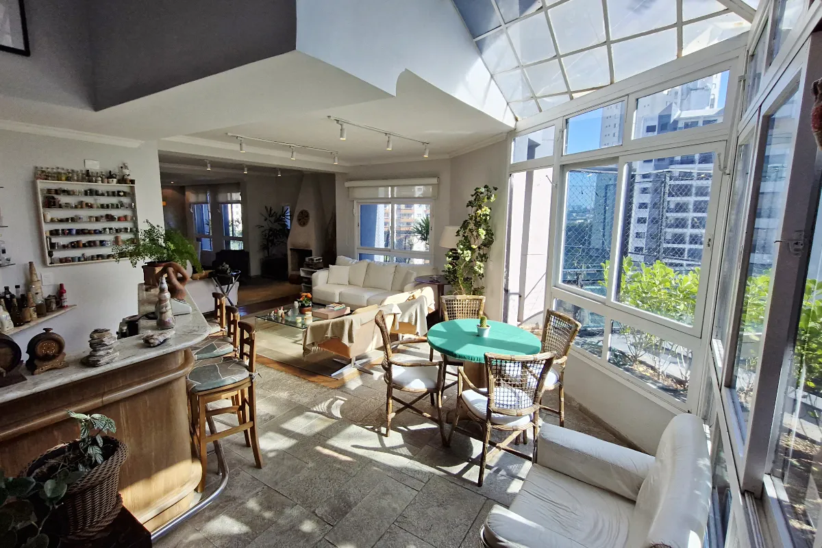 Duplex para venda em Vila Suzana com 3 quartos, sendo 3 suítes, 220m²