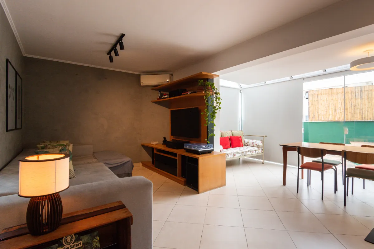 Duplex para venda em Pinheiros com 2 quartos, sendo 2 suítes, 110m²