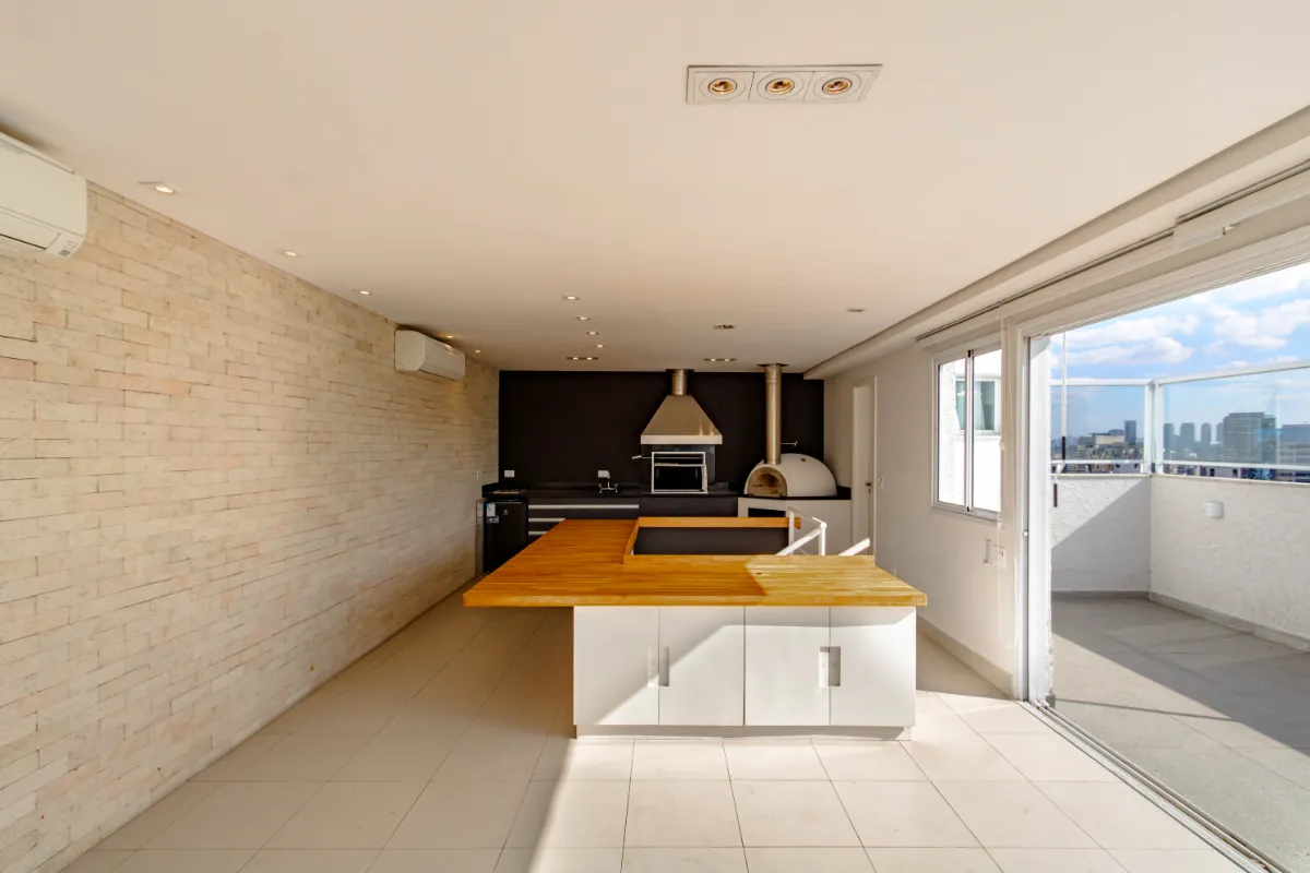 Cobertura para venda em Vila Nova Conceição com 2 quartos, sendo 2 suítes, 180m²