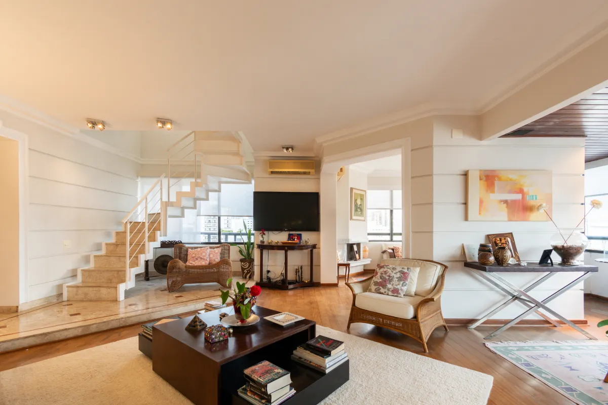 Cobertura para venda em Moema com 4 quartos, sendo 2 suítes, 455m²