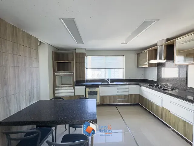 Cobertura / Penthouse com 413000m² 4 quartos e 4 banheiros, à venda, no bairro Centro em Balneário Camboriú