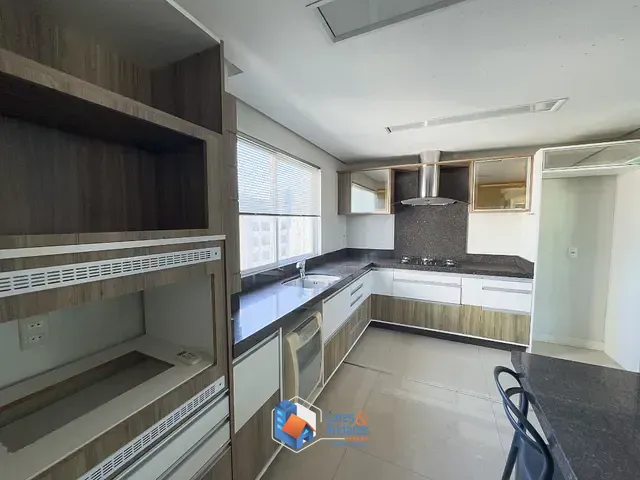 Cobertura / Penthouse com 413000m² 4 quartos e 4 banheiros, à venda, no bairro Centro em Balneário Camboriú