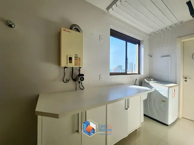 Cobertura / Penthouse com 188230m² 3 quartos e 4 banheiros, à venda, no bairro Centro em Balneário Camboriú